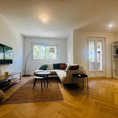 Holiday home La Des Platanes Parking Terrasse- Wifi *